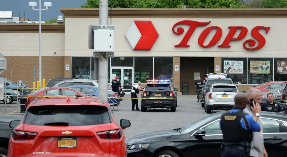4 people were killed in a shooting at a supermarket in the United States