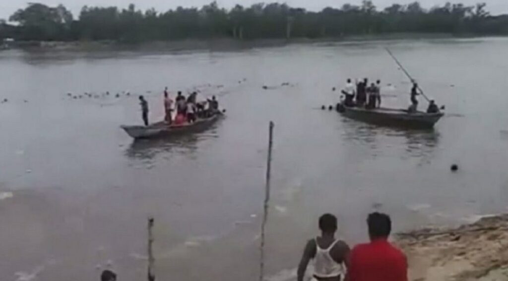 24 devotees drown after boat capsizes in river