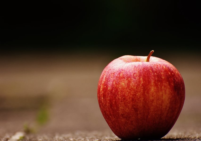 How Much Does An Apple Weigh: Exploring the Different Varieties and Factors
